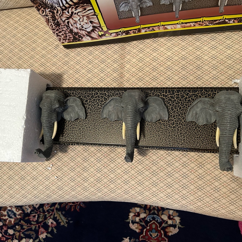 Elephant head rack